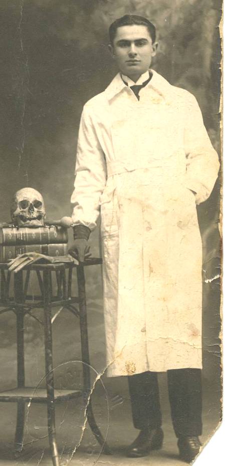 Salomn Chichilnisky (Herzona Guvernia, Ukrania, 1898 - Buenos Aires, Argentina, 1971), estudiante de medicina, c. 1925. Electroneurobiologa 14 (1), 2006